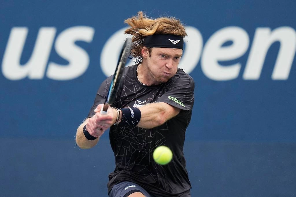 Андрей Рублёв обыграл француза и пробился в финал турнира ATP в Ханчжоу